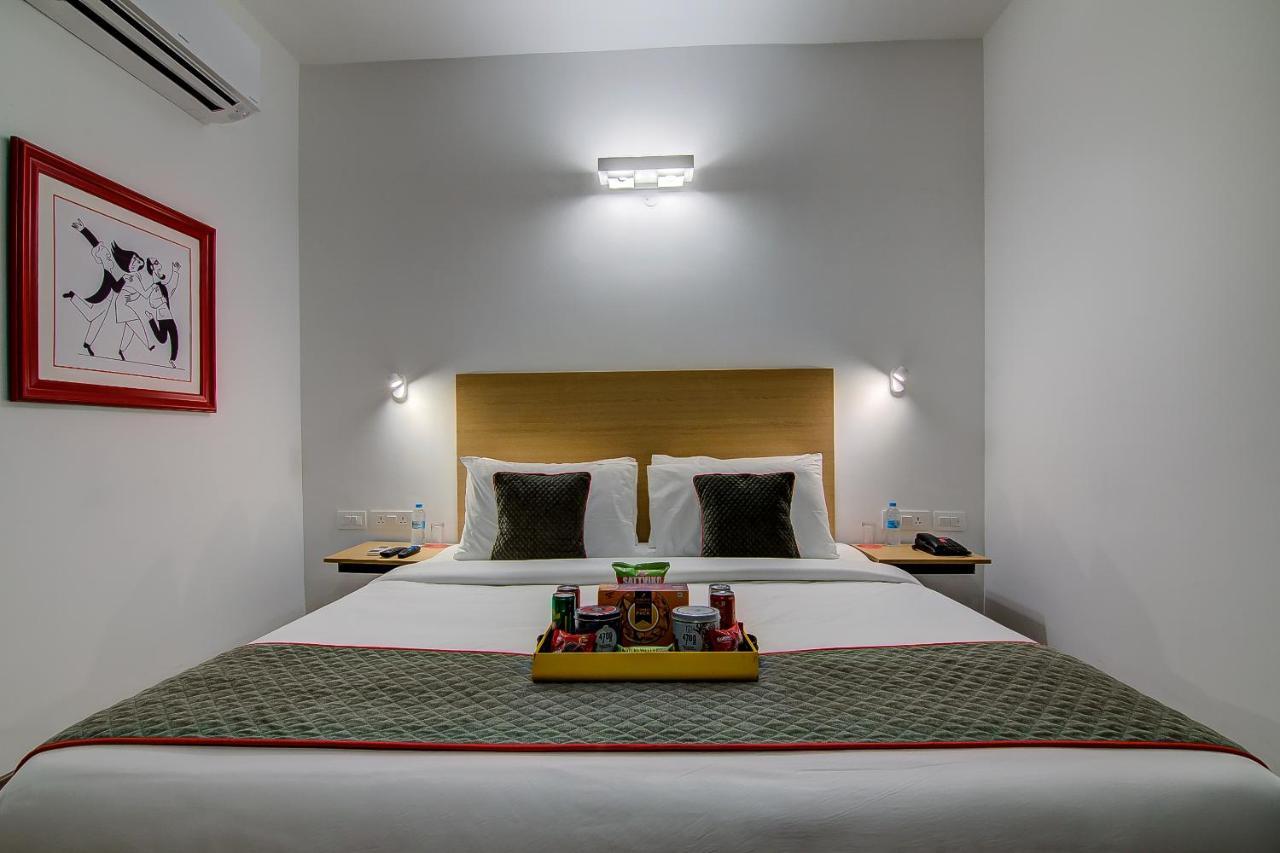 Oyo Townhouse 42 Urvashi Theatre Hotel Chennai Exterior foto
